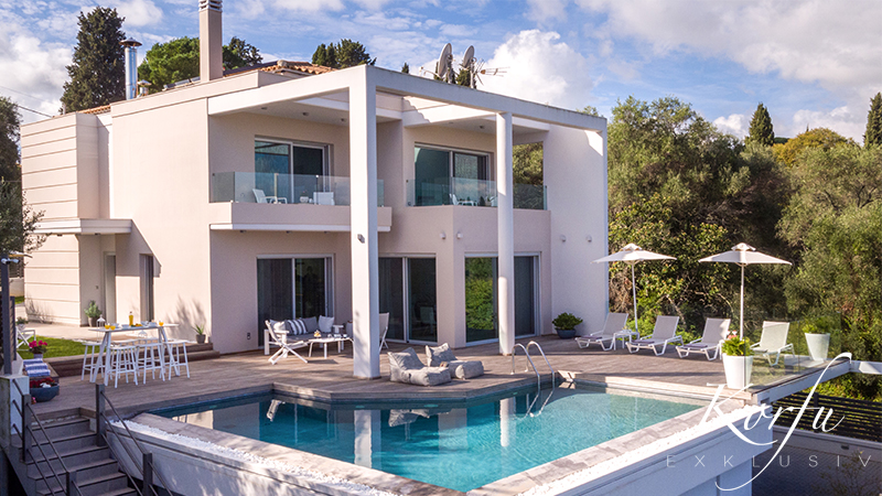 korfu exklusiv luxusvilla Ferienhaus larimar villa pool modern minimalistisch neu ruhig traumhafter meerblick sandstrand