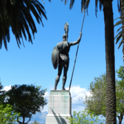 Statue des berühmten Kriegers Achilles im Garten des Sissi-Palastes